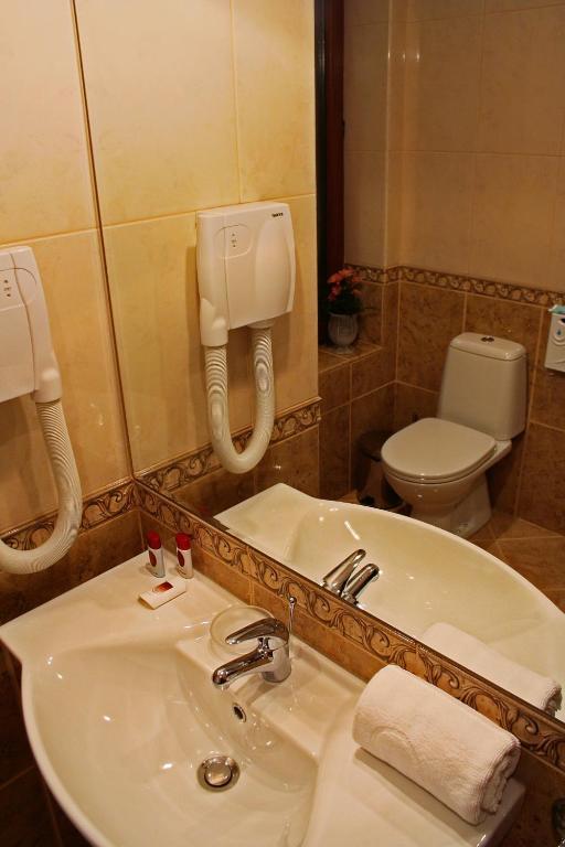 Chateau Montagne Hotel Troyan Troyan  Δωμάτιο φωτογραφία